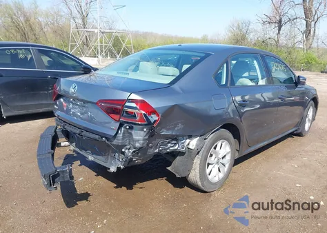 2018 Volkswagen Passat 2.0T R-Line/2.0T S из США, поврежденный, VIN 1VWAA7A35JC031938